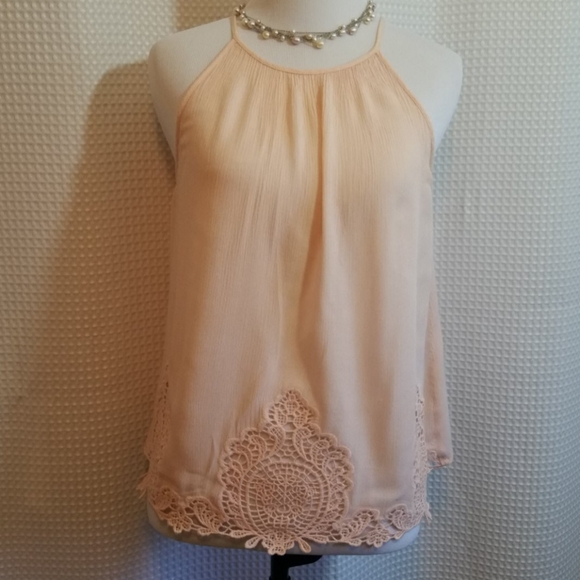 intu Tops - 💰 3/$20 Intu dusty pink crocheted accent tank top